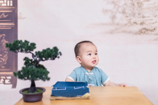 资兴宝宝摔到头第五天吐了